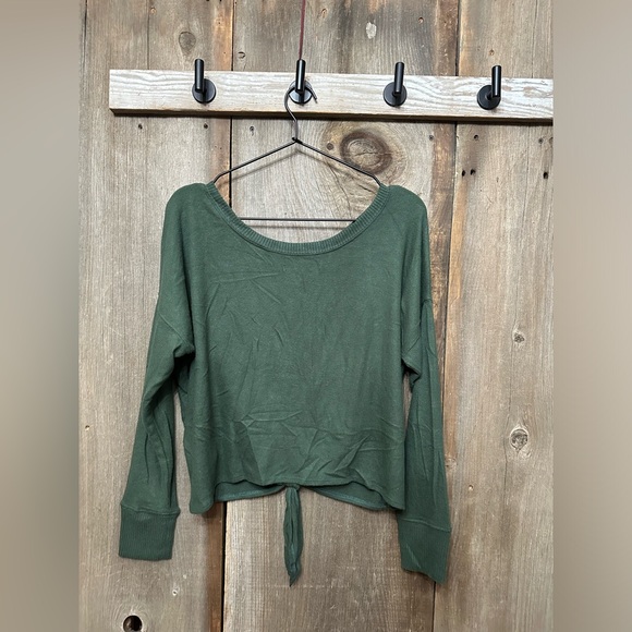 Abercrombie & Fitch Soft Wide Neck Tie Front Top in Green Size Medium - Picture 5 of 16